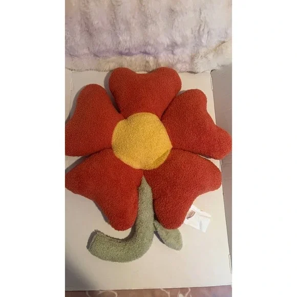 Vintage Flower Shaped Plush Pillow