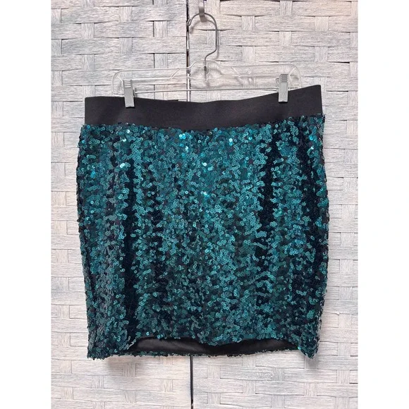 NWT Torrid 0‎ Mini Skirt Emerald Green Sequin Elastic Waist Sparkly Holiday Glam