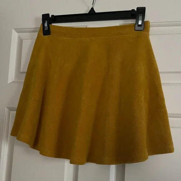 Forever 21 gold skater skirt S