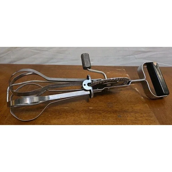 Vintage EKCO Best Stainless Steel R/L Hand Crank Mixer/Egg Beater