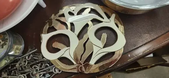 Vintage Wm. A. Rogers Calla Lily Gold-Tone Metal and Cream Enamel Footed Trivet
