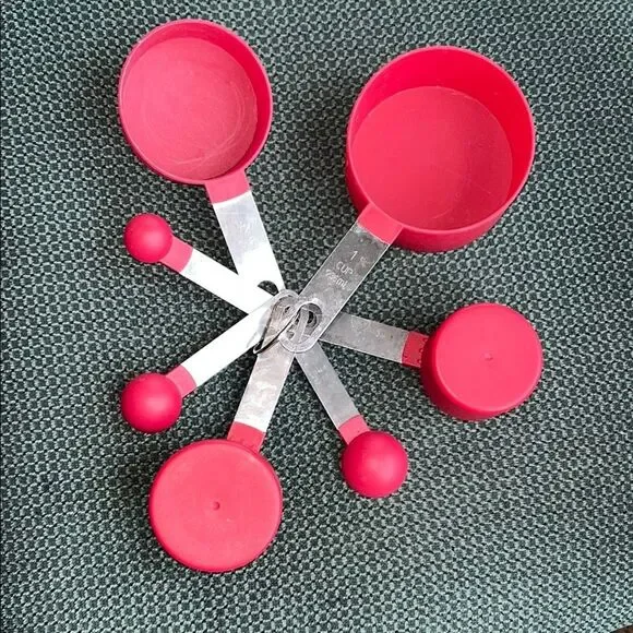 Red Measuring Cups Set