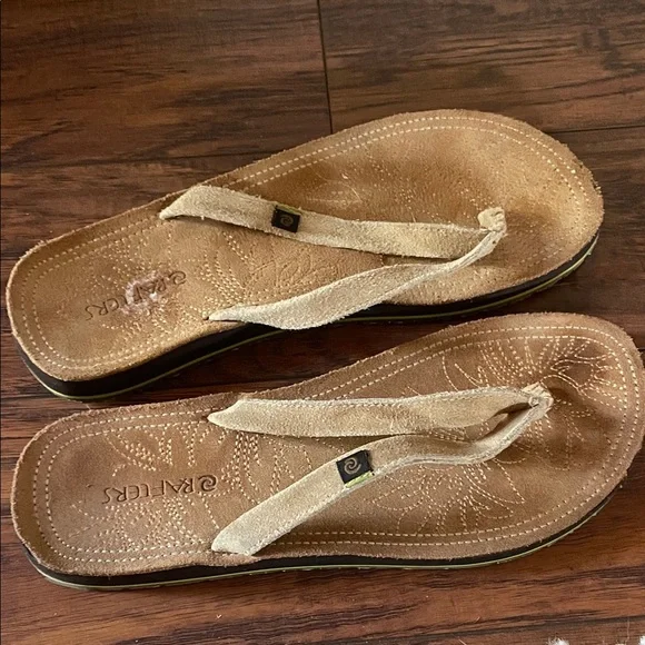 Reef Men’s Tan Suede Flip-Flop Sandals
