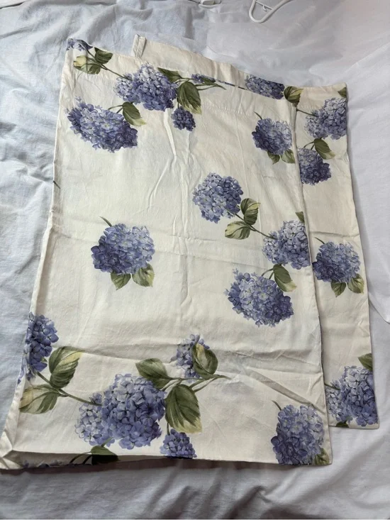 vintage Via Brera set of 2 pillowcases 29”x20” Italy