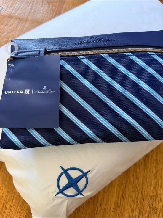 UNITED AIRLINES MEMORY FOAM GEL PILLOW POLARIS BROOKS BROTHERS WALLET BAG PURSE