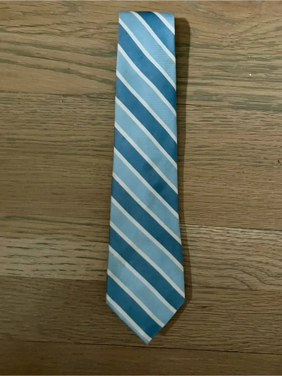 The Children’s Place Boys Classic Blue Striped Tie. Size 8-14.