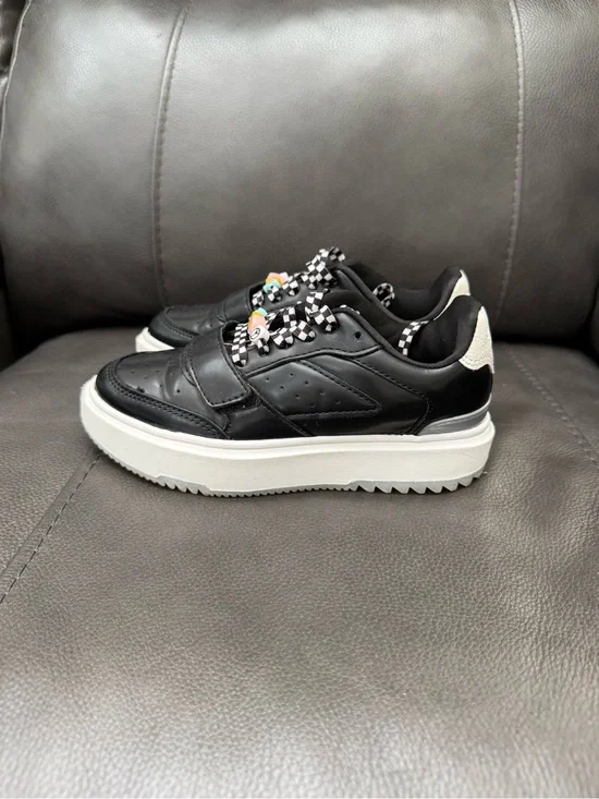 Justice Girls Beaded Low Court Sneakers black upper, white platform Size-1