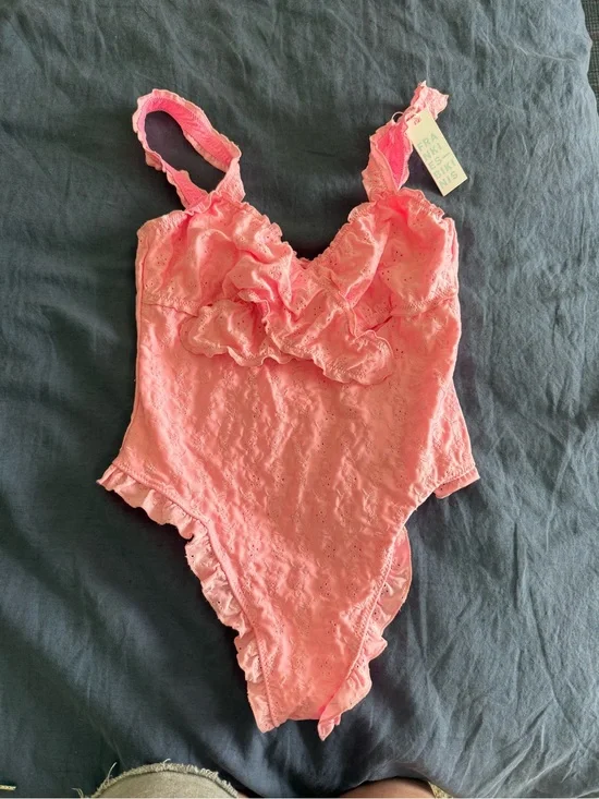 Frankie's Bikinis Pink Lucia Eyelet One-Piece Swimsuit large new nwt w liner