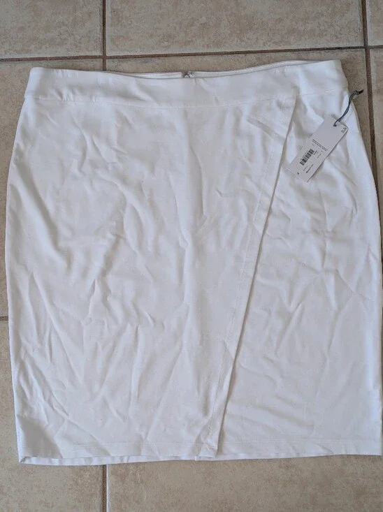 Liz Claiborne White Knit Skirt Size 16 NWT