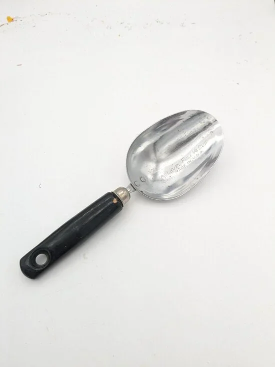 Chief 1/4 Measuring Scoop Shovel Wood Black Handle USA 8