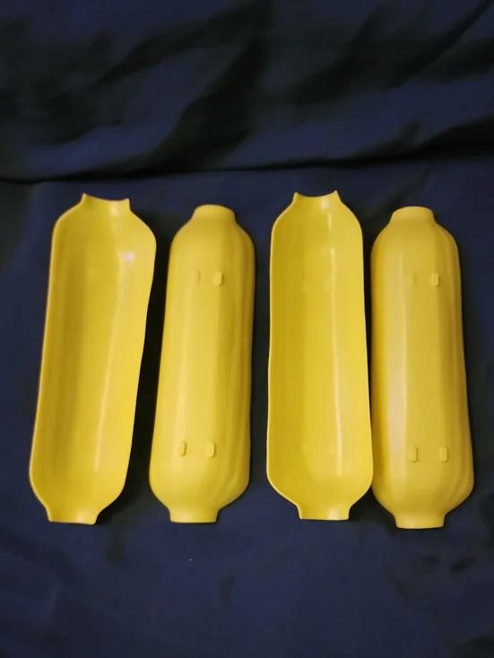Set of 4 Yellow Plastic Corn On The Cob Trays