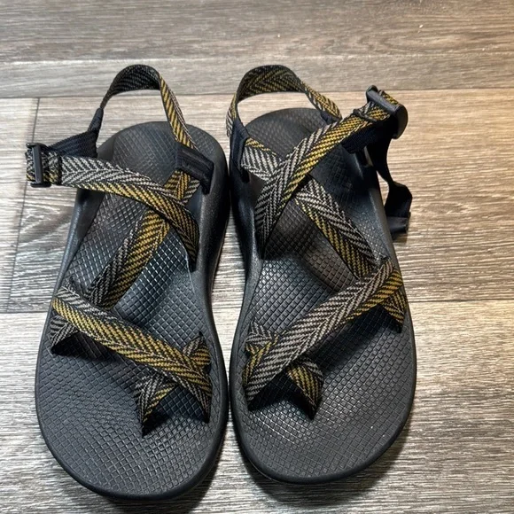 Chaco Black  Strappy Sandals men’s 9 (b182)