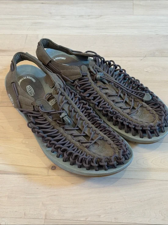 Keen Men's Uneek sandals-Olive Green-Size 13