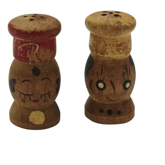 Vintage Wooden Figural Face Salt & Pepper Shakers Mini Hand Painted Pair‎ Decor
