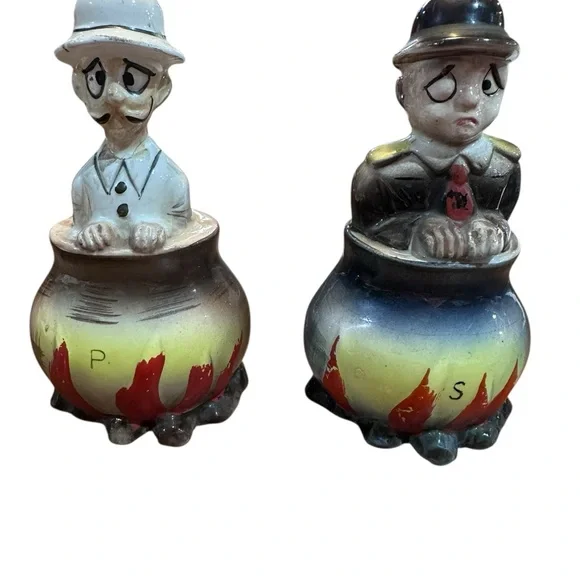 Vintage Japan Salt & Pepper Shakers Men in Boiling Pots‎ Ceramic Anthropomorphic