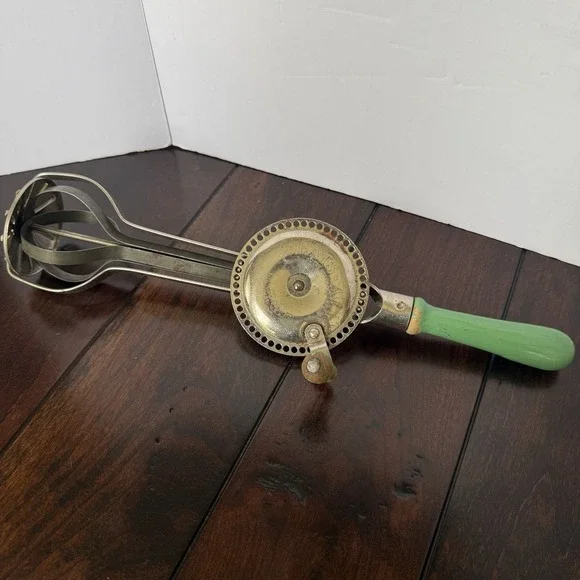 Vintage Beats-All Rustic Green‎ Wood Handle Egg Beater Hand Mixer Farm Decor