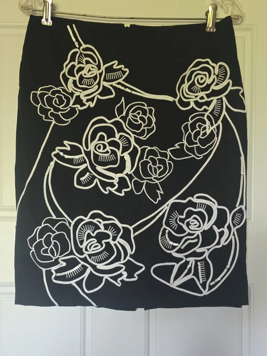 White House Black Market Black with White Floral Outline Pencil Skirt.