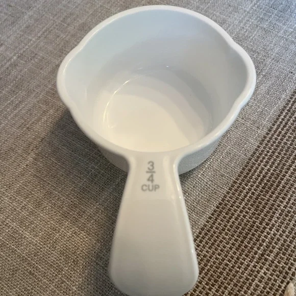 New White Tupperware Classic Curved Handle‎ 3/4 Replacement Measuring Cup