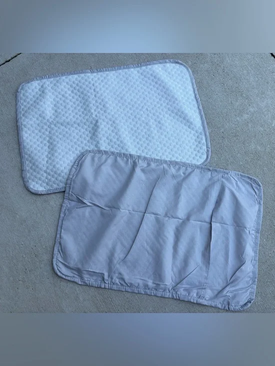 2 WATERPROOF PILLOW SHAMS