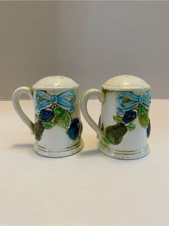 Napcoware Made in Japan S&P Shakers Fruit Design C-8268 No Chips Or Cracks.