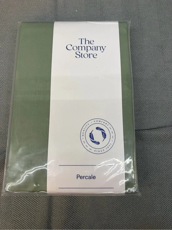 NWT the company store king size pillowcase 20“ x 40“ color is THYME