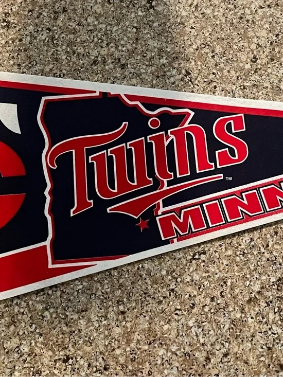 2007 MLB Minnesota Twins Full Size Pennant 12” X 30”