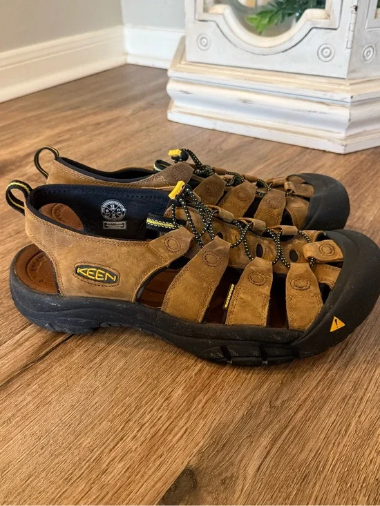 KEEN Brown Leather Newport H2 Sandals Men’s Size 12 Hiking Outdoor Water Shoes