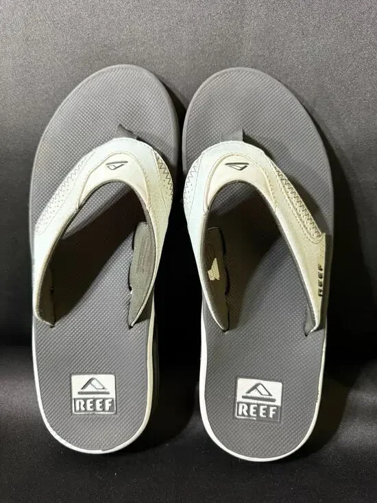 Reef Fanning Mens Flip Flops Sz 9 Gray White Bottle Opener Air Cushion
