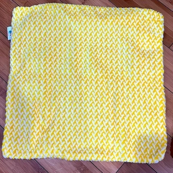 Pauleon 2  cushion pillow covers yellow and white Chevron pattern 16.5 x 17.5