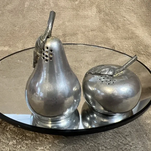 Kirk Stieff Pewter Apple‎ and Pear Salt and Pepper Shakers Matching #500 No Box