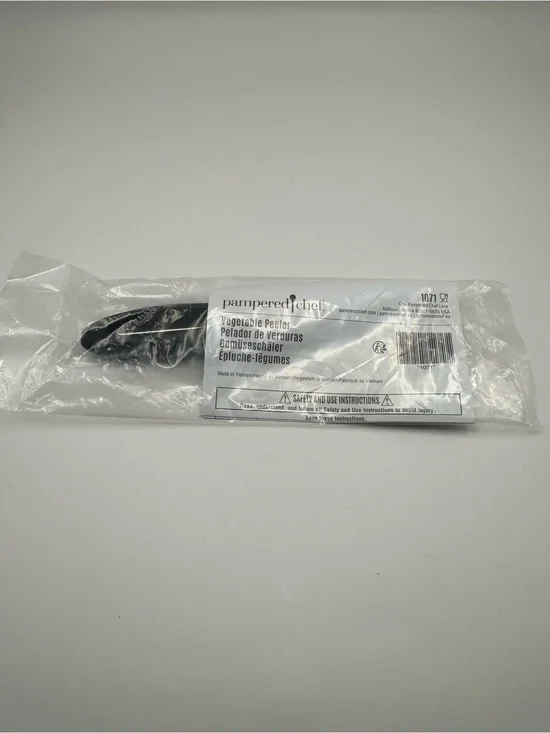 Pampered Chef Black Vegetable Peeler