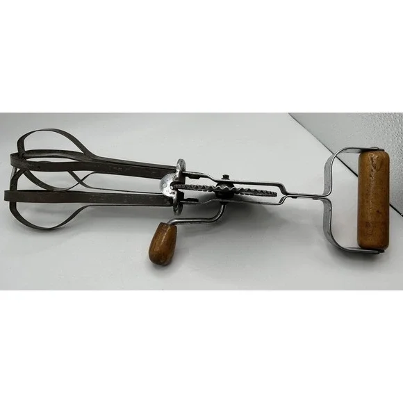 Egg Beater Unbranded Wooden Handles Metal Mixer Americana Decoration Vintage‎