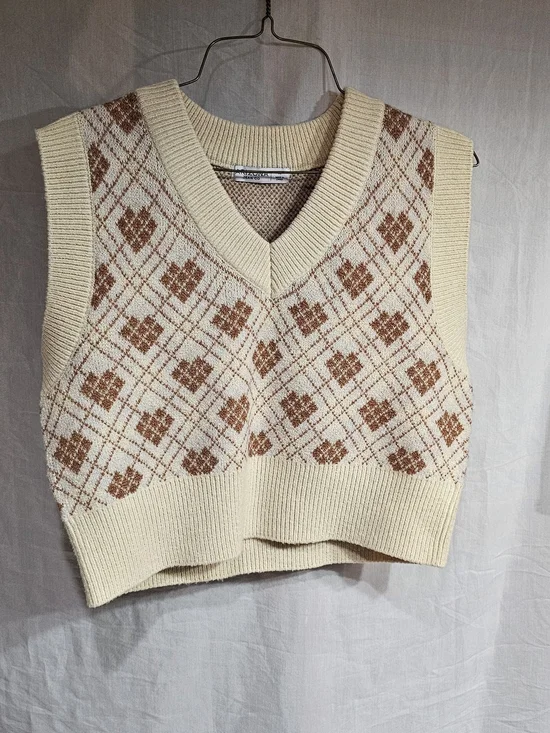 Arizona Jean Company Cream and Brown Argyle V-Neck Sweater Vest Size M Woman