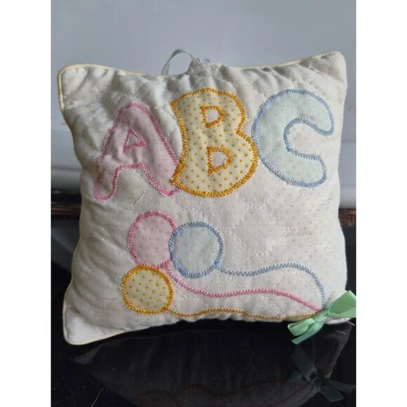 Vintage Cream-colored pillow embroidered 