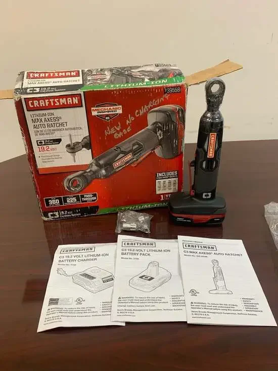 Craftsman C3 19.2V Max Axess Auto Ratchet w/ Battery and Socket Set. No charger