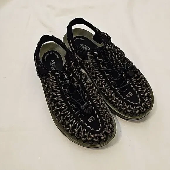 Keen uneek sandal, size 9‎