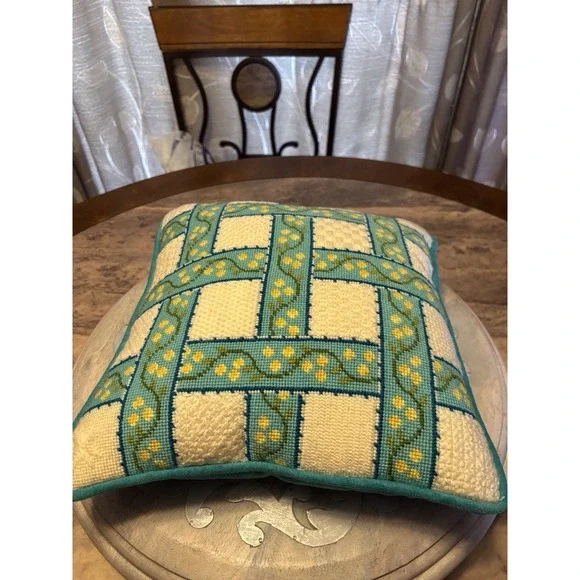 Pillow VTG‎ Crosshatch Small 11 x 11