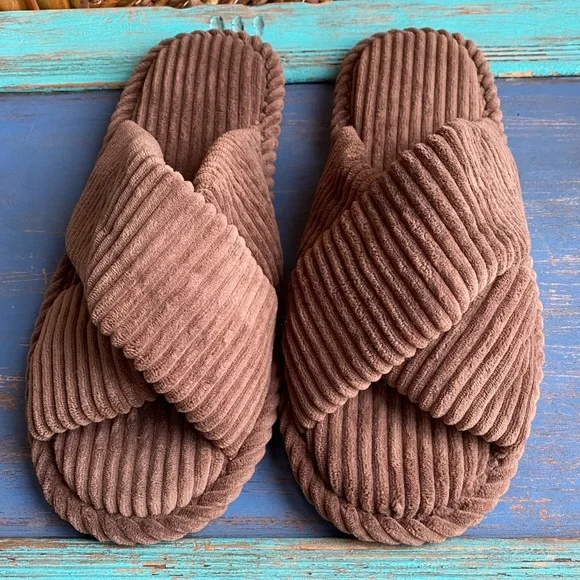 Plush Brown Men’s Corduroy Slippers Size 11.5 or 42/43 Excellent New Condition