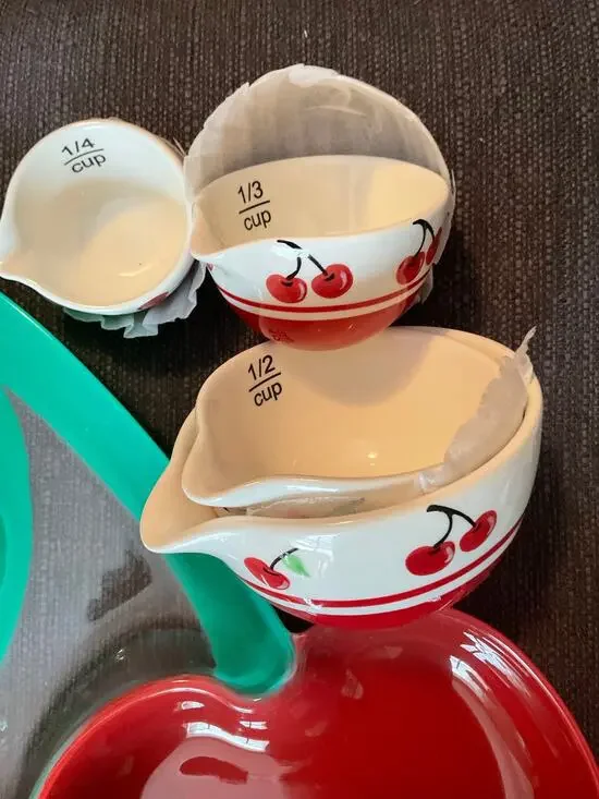 Measuring cups nesting set ceramic red cherry retro style cute 1950s cherries 4