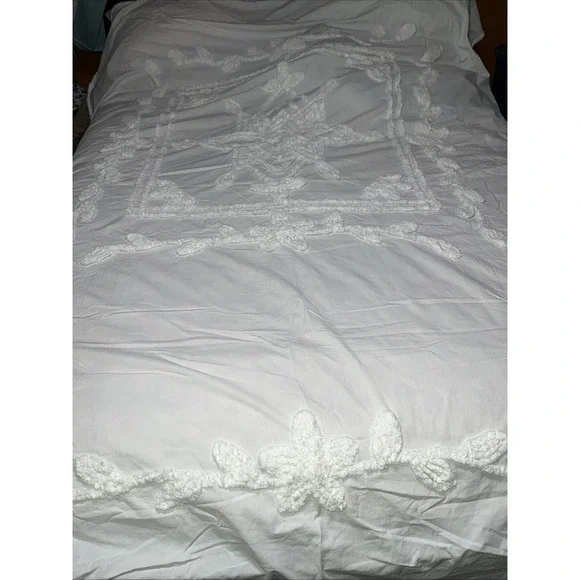 Vtg  Linen Bed Cover , Chenille Like  needle punch Christmas , Snowflake, 100x72