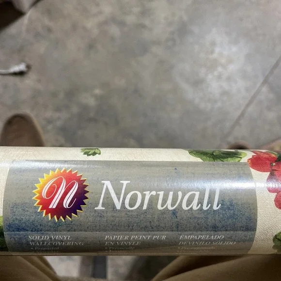 Norwall Vinyl Wallpaper Floral‎ Red Hydrangea   10.9 Yd x 20.4 in Vintage