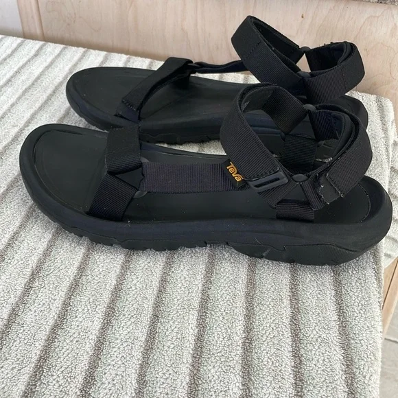 Men’s Black Hurricane Teva sandals size 11