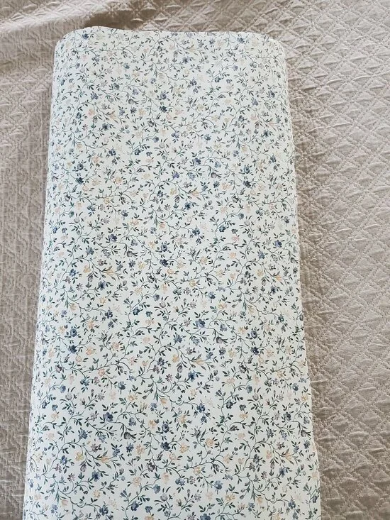 Vintage Unbranded Floral Wallpaper 20.5 x 87 Inches Partial Roll Small Flowers