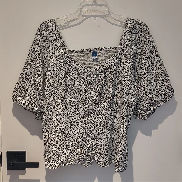 Old Navy Black and White Floral Puff-Sleeve Blouse