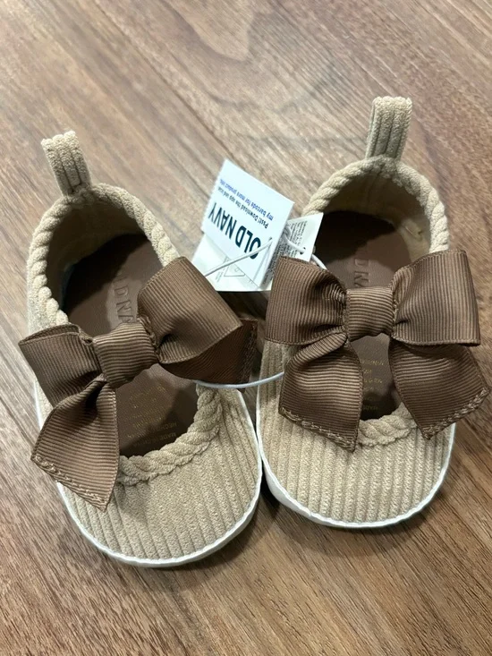 Old Navy corduroy baby shoes with bow