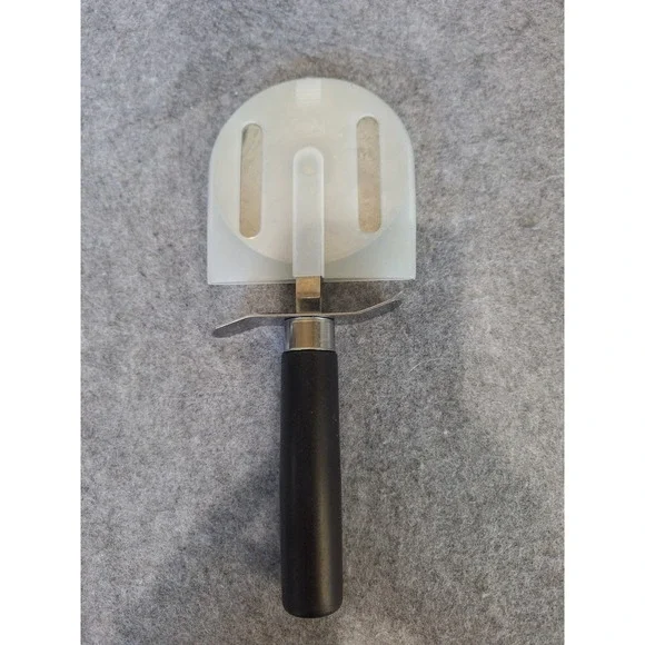 Pampered Chef Pizza Cutter Black Handle Stainless Steel Wheel with Blade Guard