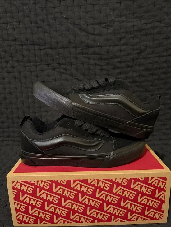 Vans Old Skool Low-Top Sneakers in Black