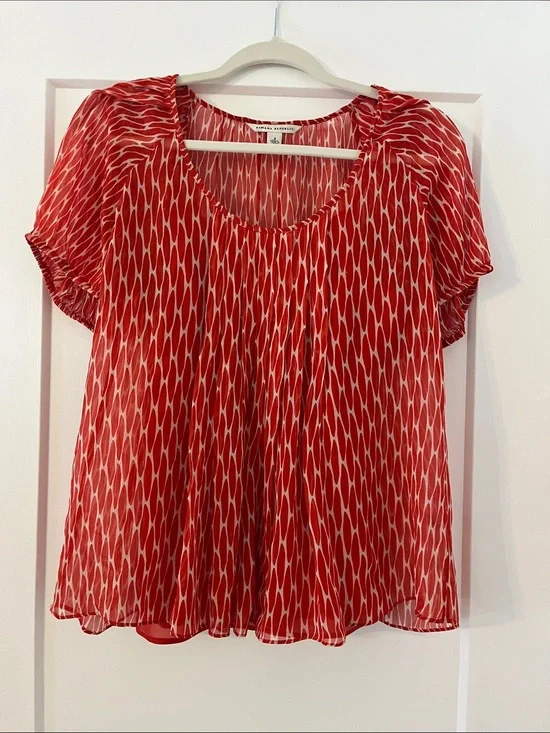 Banana Republic Red and White Patterned Short-Sleeve Blouse
