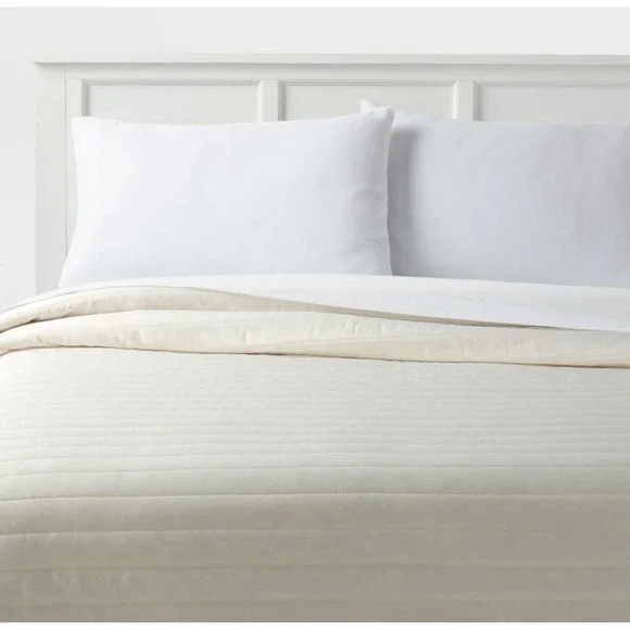 Twin/XL Twin Satin Quilt Ivory- Room Essentials 92in X 66in