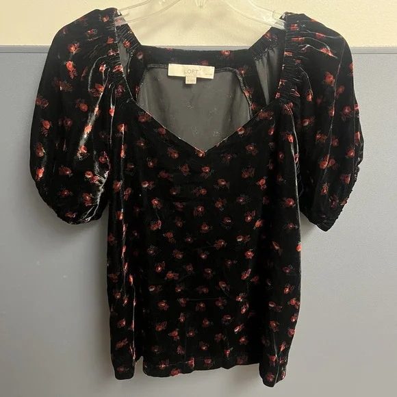 Loft Velour Floral Top Puff Sleeve Black Red Floral Medium Petite‎ Women's